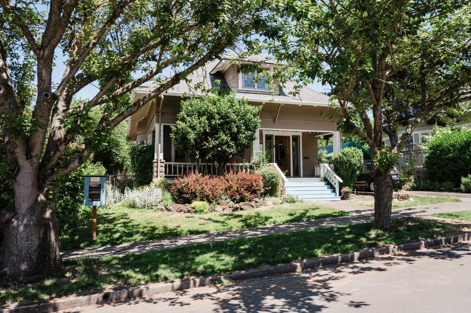 Southeast Portland Comfy & Eclectic Craftsman Home Bagian luar foto